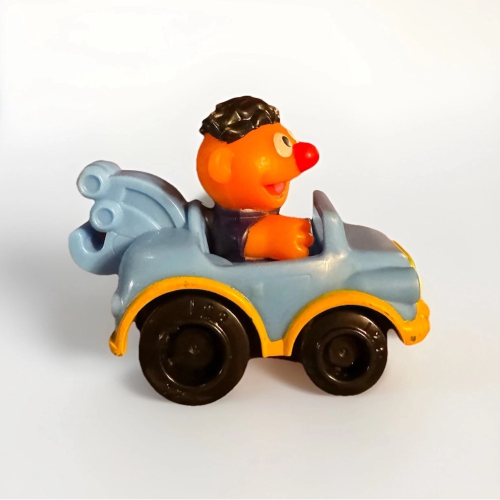 RARE Hasbro 2013 Sesame Street Workshop Ernie Car Tow Truck Elmo & Friends Toy - Picture 3 of 5